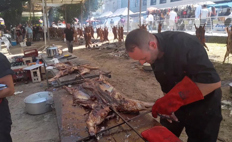 La Festa do Carneiro ao Espeto cuelga el cartel de todo vendido en el Xantar Popular