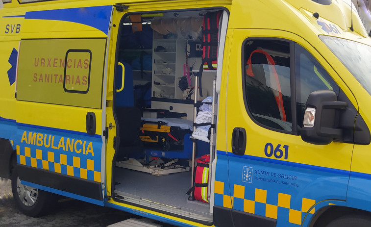 Evacuado al Hospital do Barbanza en ambulancia medicalizada del 061 un menor de edad herido en un atropello en Os Areeiros, en Ribeira