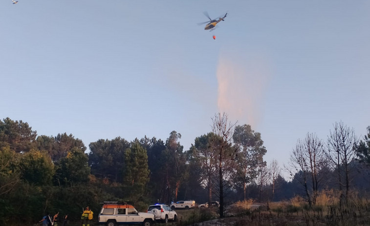 Un nuevo incendio quema mil metros en O Con do Navío y A Illa pide ayuda para dar con el autor