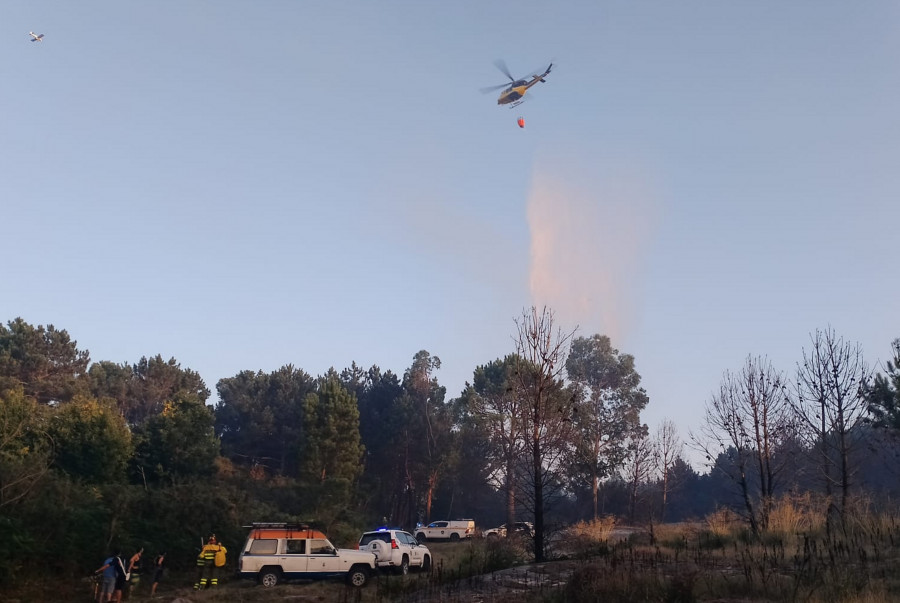 Un nuevo incendio quema mil metros en O Con do Navío y A Illa pide ayuda para dar con el autor