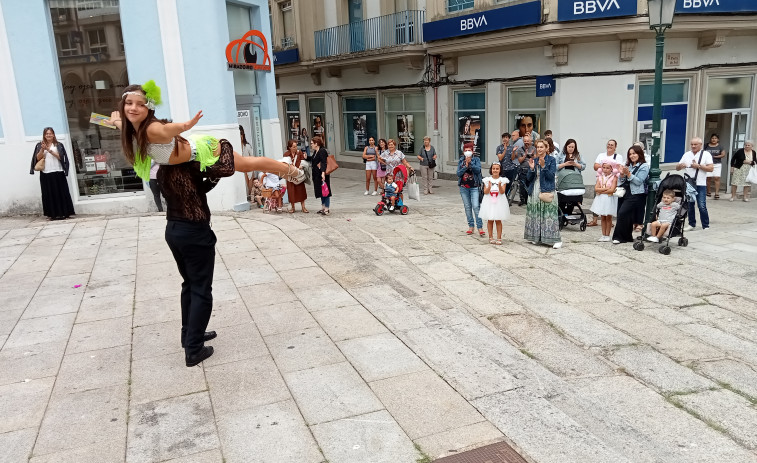 Exhibición de baile con la escuela El Tomasón en las Festas do Verán de Ribeira