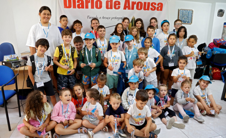 Los niños del Campamento de la Piscina de Serviocio visitan la redacción de Diario de Arousa