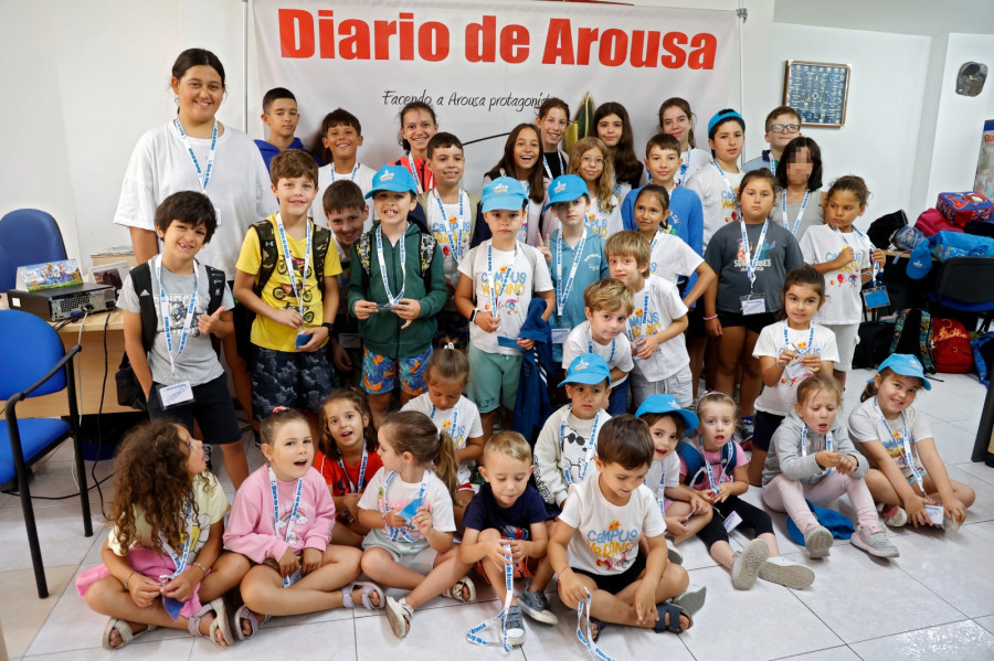 Los niños del Campamento de la Piscina de Serviocio visitan la redacción de Diario de Arousa