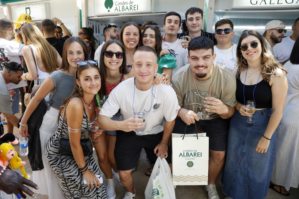 Gente a calzada festa albariño cambados