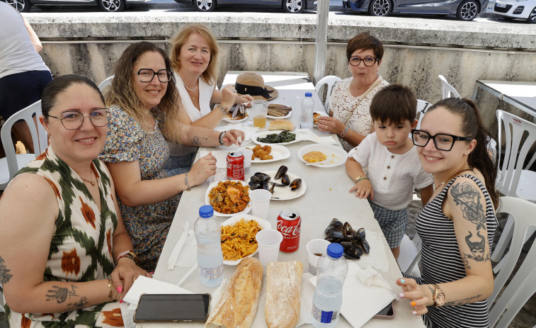 A Illa celebra hoy su última jornada de la siempre exitosa Festa do Mexillón