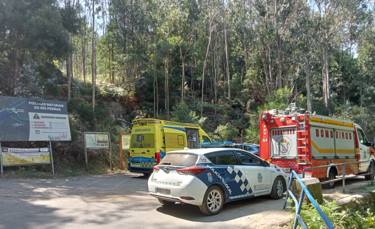 Trasladado en el Pesca 1 al Hospital Álvaro Cunqueiro un hombre herido en la cabeza al resbalar y caer en las piscinas naturales de A Pobra