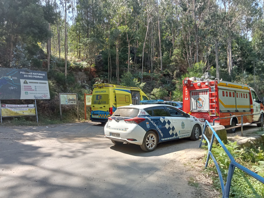 Trasladado en el Pesca 1 al Hospital Álvaro Cunqueiro un hombre herido en la cabeza al resbalar y caer en las piscinas naturales de A Pobra