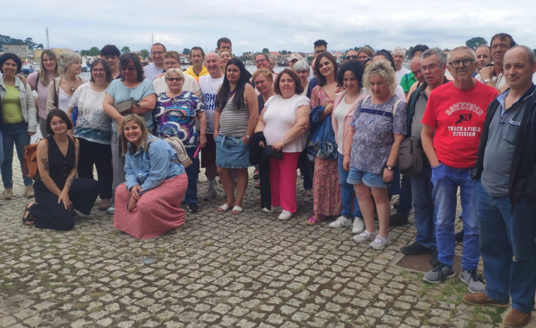 La familia de A Creba celebró su jornada de convivencia de verano en O Grove