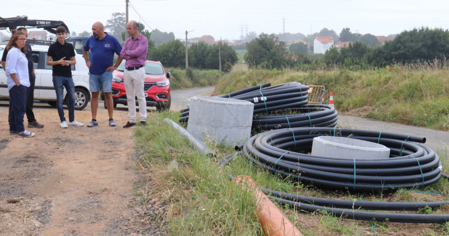 Los vecinos del lugar de O Lixó, en Palmeira, dispondrán próximamente de redes de saneamiento y de traída de agua