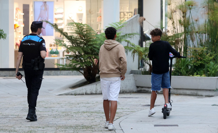 La Policía Local de Vilagarcía extrema la vigilancia sobre los patinetes con sanciones en las zonas peatonales