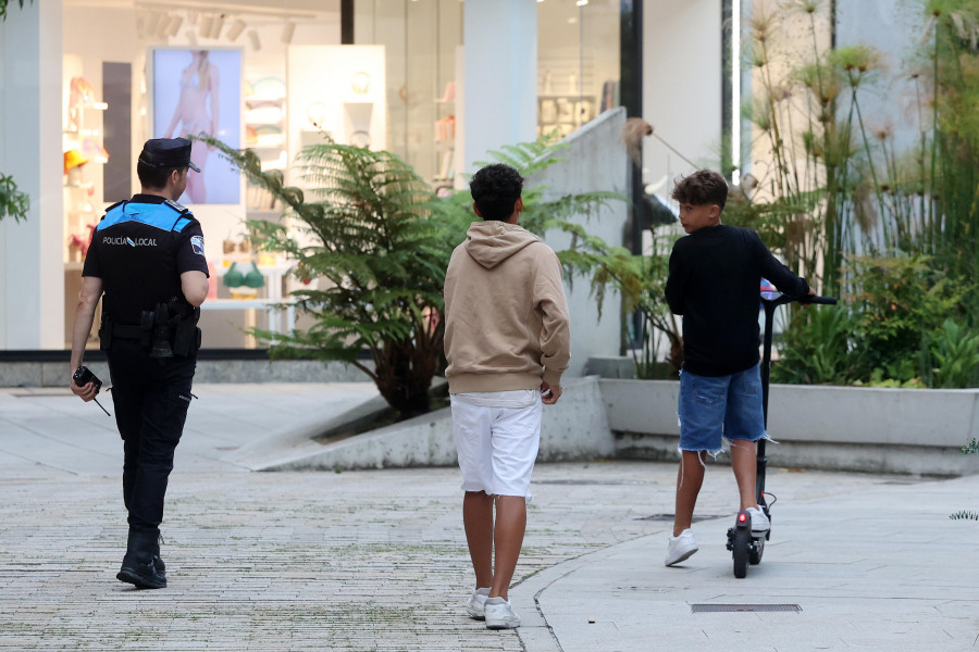 La Policía Local de Vilagarcía extrema la vigilancia sobre los patinetes con sanciones en las zonas peatonales