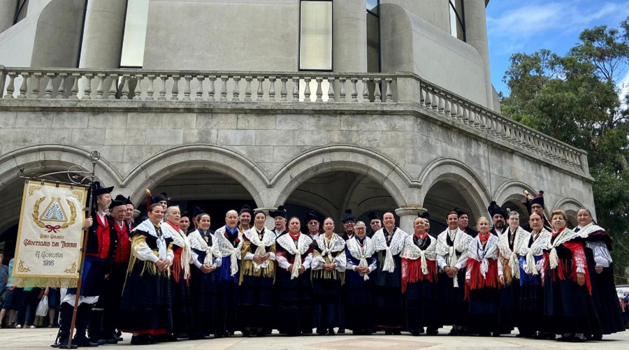 Cambados se suma al Día del Folclore con un concierto de Cántigas da Terra en la escalera de San Benito