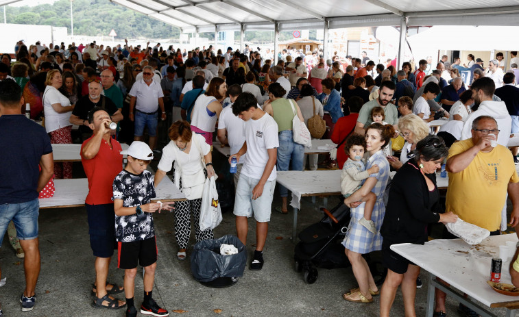 La Festa da Ameixa regresa al pueblo de Carril y se da un baño de masas con sabor a Cortegada