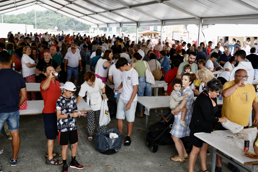 La Festa da Ameixa regresa al pueblo de Carril y se da un baño de masas con sabor a Cortegada