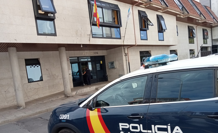 Queda en libertad la joven detenida en relación con las puñaladas a un menor en las fiestas de Palmeira, en Ribeira