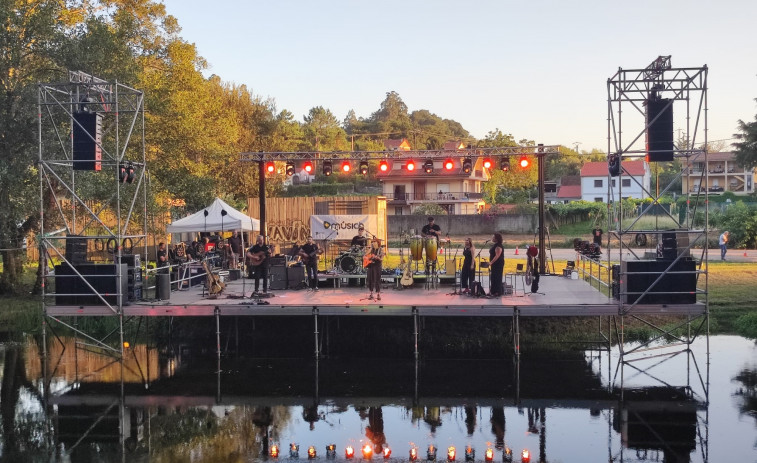 Sés y Panorama conquistan una Caldas abarrotada que hoy espera a Serafín Zubiri y a la Banda de Música