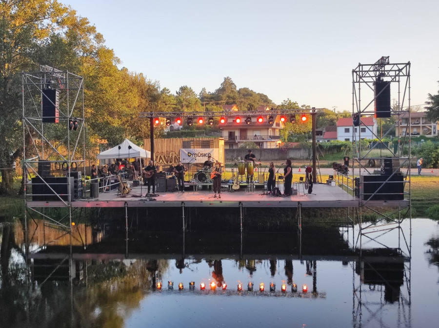 Sés y Panorama conquistan una Caldas abarrotada que hoy espera a Serafín Zubiri y a la Banda de Música