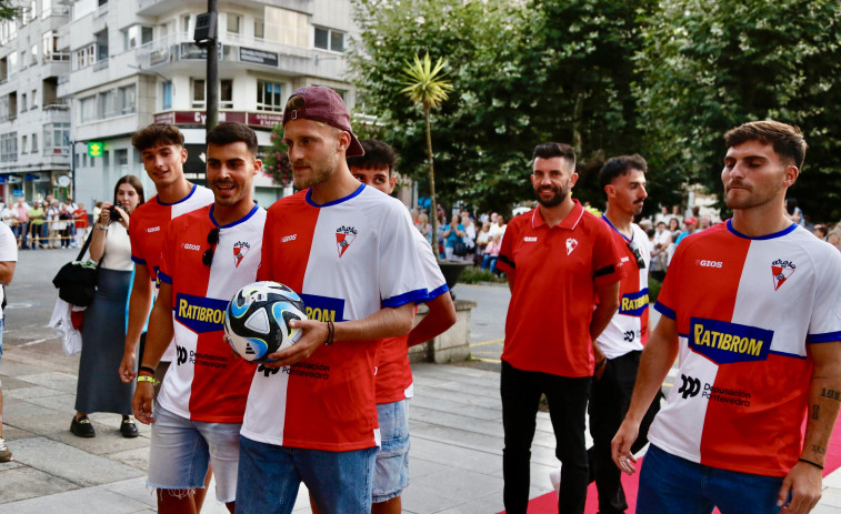 El Arosa SC vuelve a estar presente en la ofrenda floral a San Roque