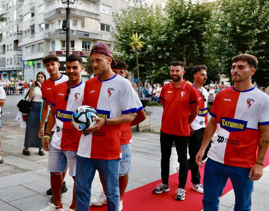 El Arosa SC vuelve a estar presente en la ofrenda floral a San Roque