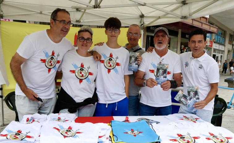 ‘Escuadra Arlequinada’ viste a San Roque con los colores del Arosa SC