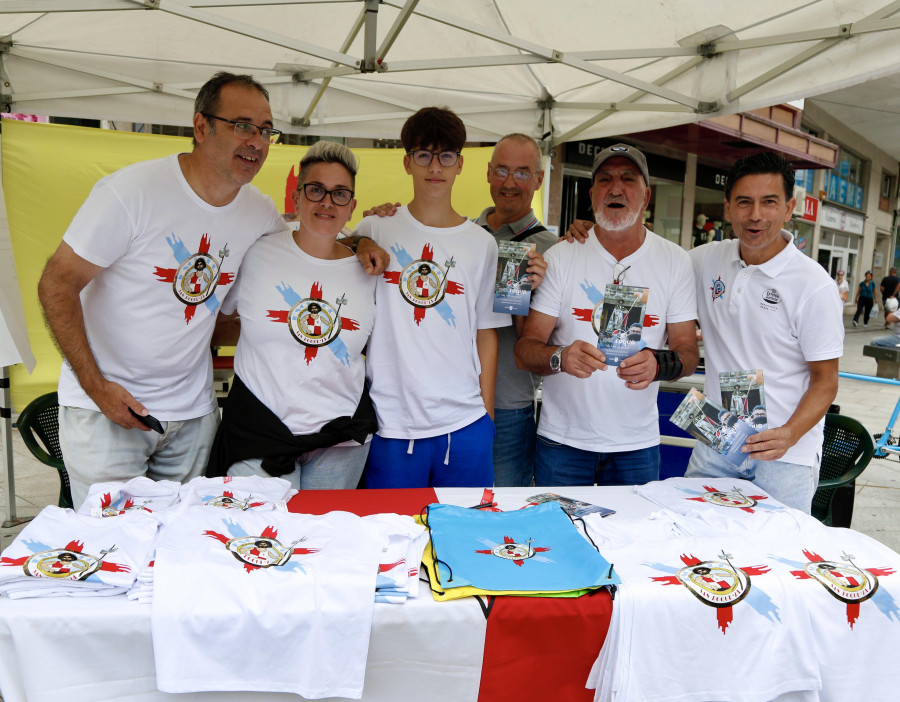 ‘Escuadra Arlequinada’ viste a San Roque con los colores del Arosa SC