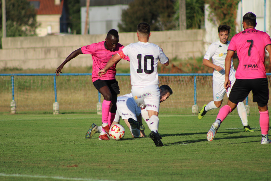 El CD Boiro continúa poniéndose a punto y vence al Cordeiro por 1-4