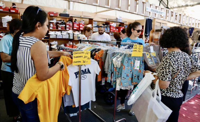 Cambados inaugura su Feira de Oportunidades con gran éxito