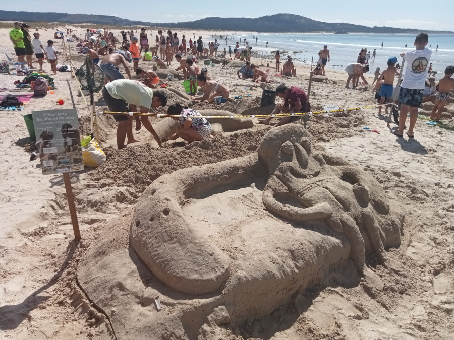 La tercera cita de la Xuntanza de Esculturas de Area se celebrará mañana en la playa de O Rebalo, en Aguiño