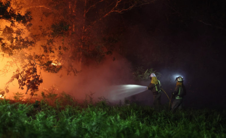 Controlado el incendio forestal de Ponteareas (Pontevedra), con 40 hectáreas calcinadas