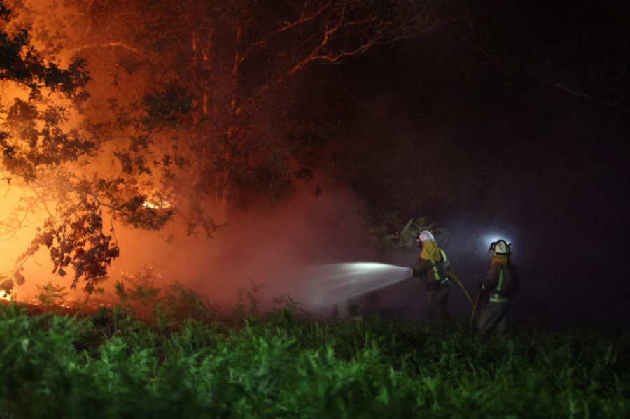 Controlado el incendio forestal de Ponteareas (Pontevedra), con 40 hectáreas calcinadas