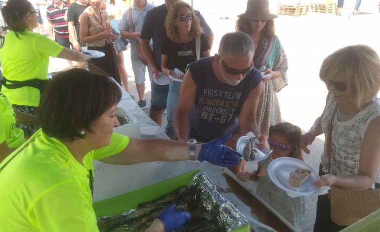 Agotados los 300 kilos de sardinas elaborados y servidos durante las fiestas estivales de Castiñeiras