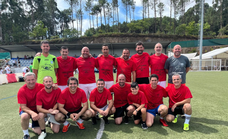 San Vicente de Nogueira se lleva el I Torneo de Veteranos en Meis