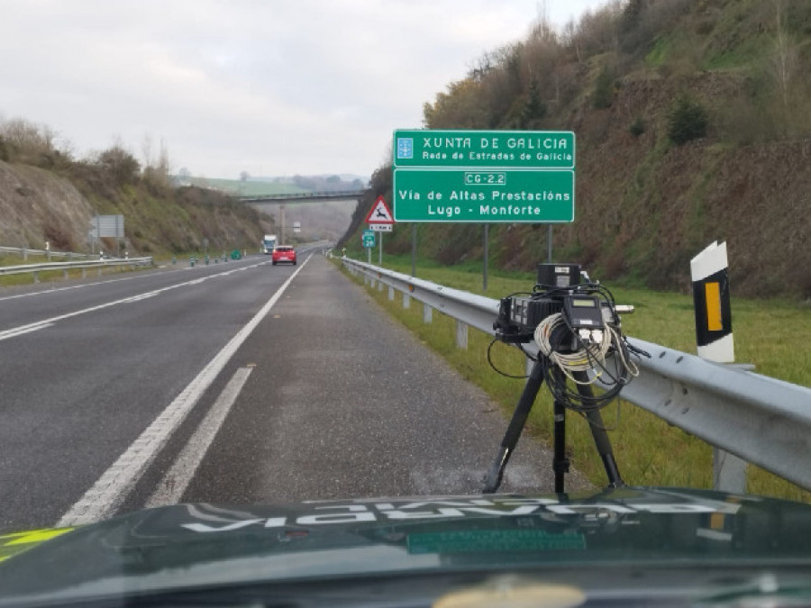 Pillan en Vilagarcía a un conductor de Ribeira que circulaba a 184 por hora en un tramo limitado a 90