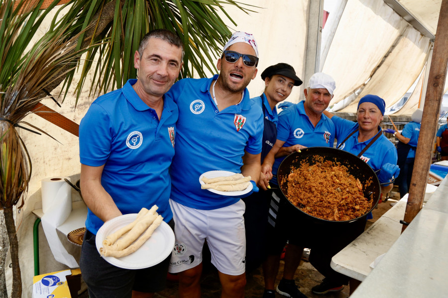 A cien kilos de croquetas por día: La Festa Gastronómica do Mar cierra su mejor verano en A Illa