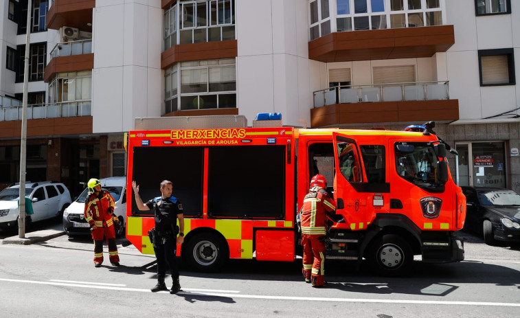 Una sartén al fuego moviliza un amplio dispositivo de emergencias y crea atascos kilométricos en Carril