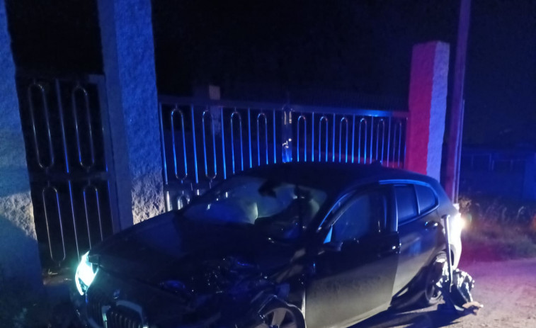 Dos heridos leves en la colisión entre dos coches en O Grove