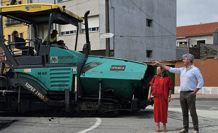 José Cacabelos espera que las obras en Terra de Porto concluyan hoy con el asfaltado