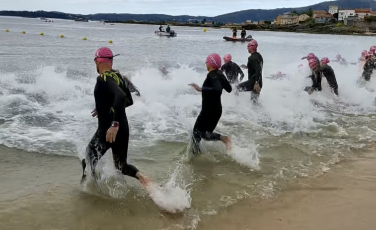 El Club de Natación Boiro organiza con éxito la Travesía a Nado Illa da Bensa