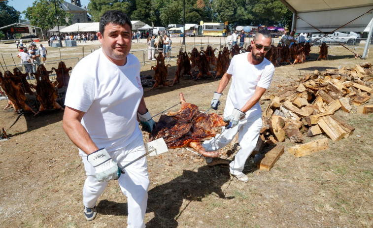 El porquiño á brasa de Amil vuelve a conquistar el paladar de cientos de comensales