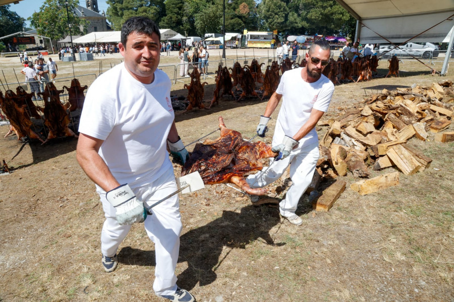 El porquiño á brasa de Amil vuelve a conquistar el paladar de cientos de comensales