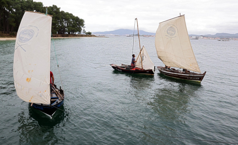 La Mancomunidade do Salnés lleva sus “Bautismos de mar” a más de 200 escolares de la comarca