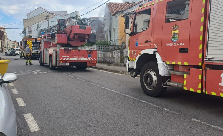 Extinguen un incendio declarado en una vivienda de As Sinas, Vilanova