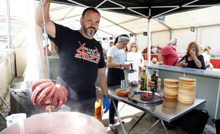 O Cantiño inicia con el Pulpo el último fin de semana de fiestas gastronómicas del verano en A Illa