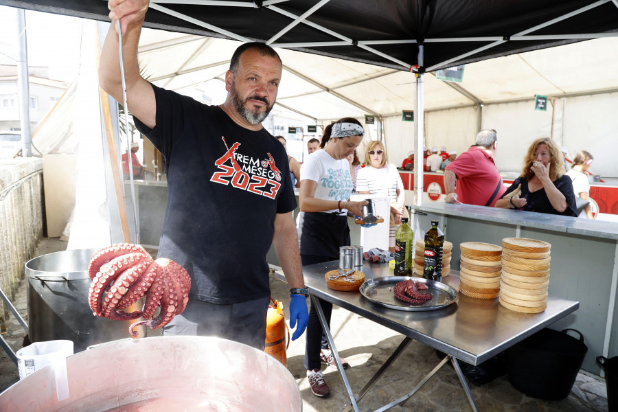 O Cantiño inicia con el Pulpo el último fin de semana de fiestas gastronómicas del verano en A Illa