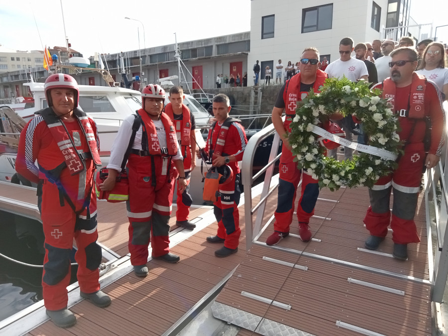 “Pichón” recibe un emotivo homenaje de los voluntarios de la Cruz Roja de Ribeira