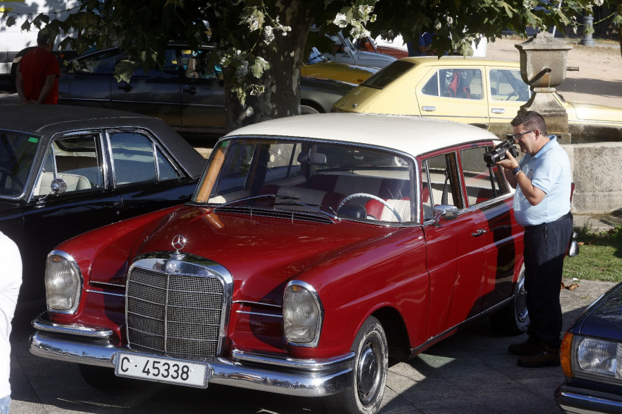 Moraña acoge la I Concentración de Coches Clásicos do Carneiro con una ruta y comida de grupo