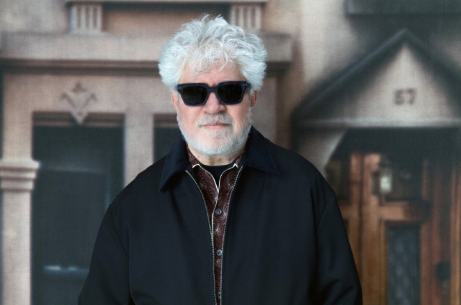 Pedro Almodóvar: "Es delirante que la ultraderecha española convierta a los inmigrantes en invasores"