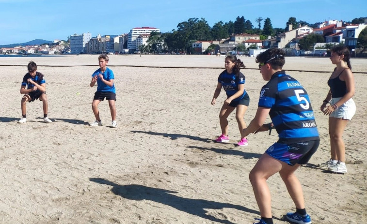 La burocracia obliga a Os Ingleses a entrenar en la Playa de la Compostela