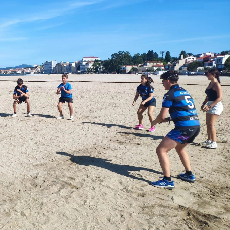 La burocracia obliga a Os Ingleses a entrenar en la Playa de la Compostela