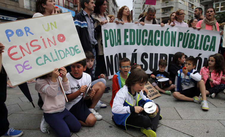 Las familias del colegio O Piñeiriño desconvocan la protesta tras lograr  el desdoble del aula